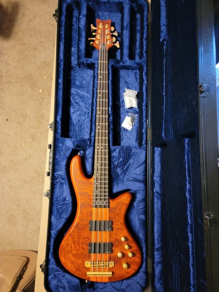 Schecter Stilleto Studio 8 - 8-string Bass Guitar