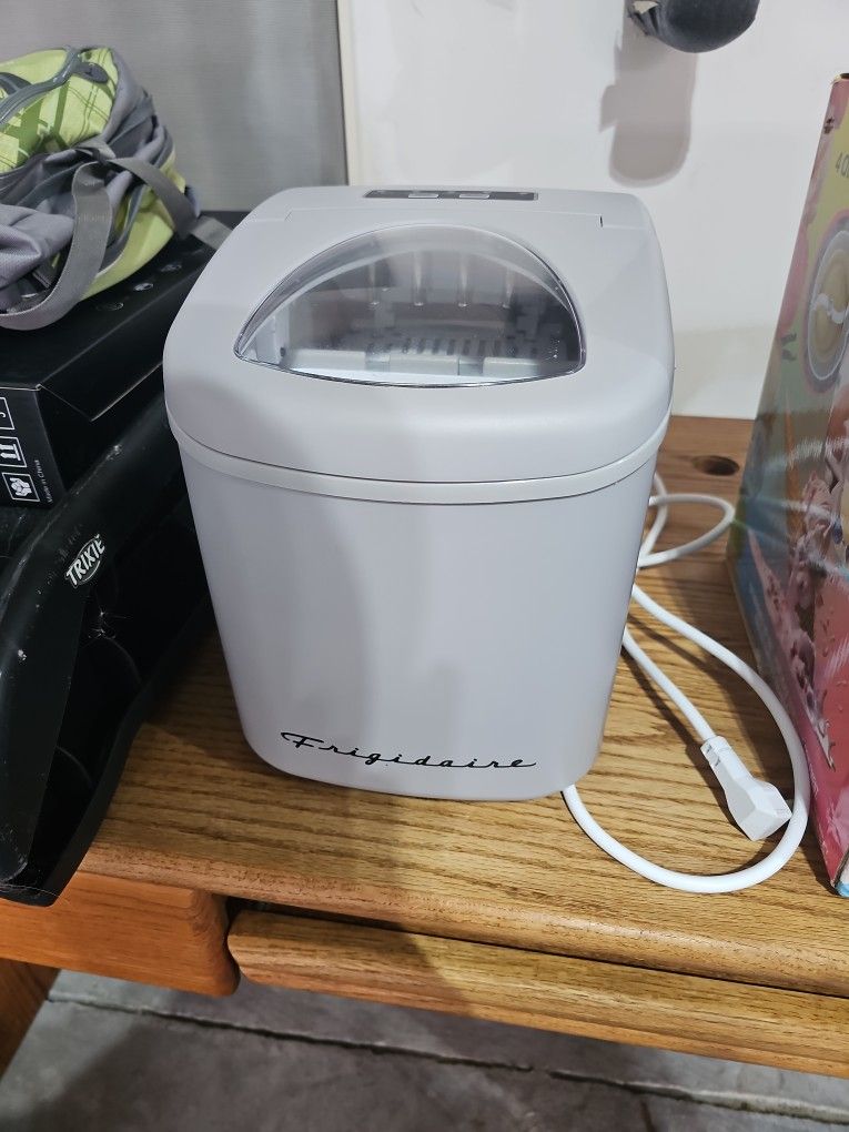 Frigidaire Ice Maker