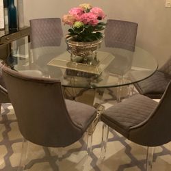 60” Round Glass Table Top. $295.  Glass Only Same Glass Top Advertised On Instagram For $900
