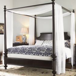 Canopy Bed And Storage 