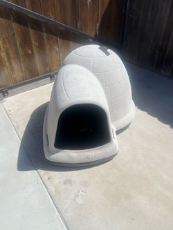 Dog igloo house