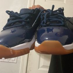 Jordan 11s Retro Blue Size 9.5