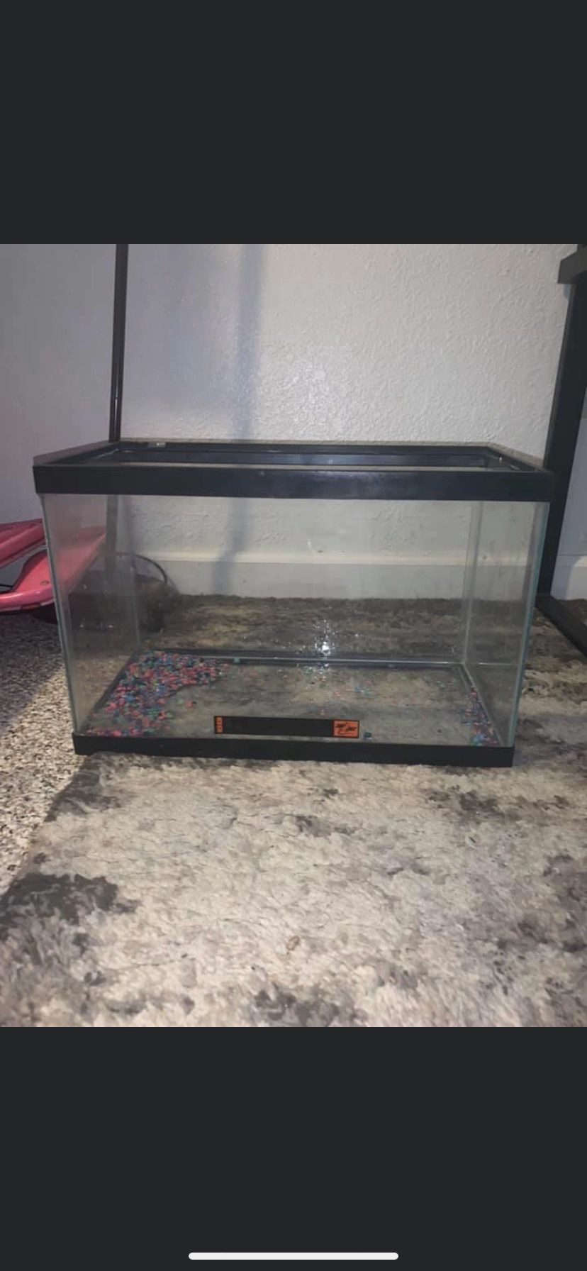 Fish tank with lid and filter