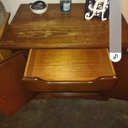 Beautiful Vintage Nightstand/End Table