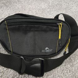 Small Quest Black Fanny Pack