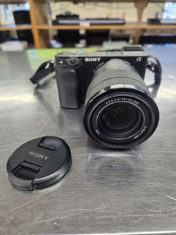 Sony A6400 Mirrorless Camera with 18-135mm f/3.5-5.6 Lens