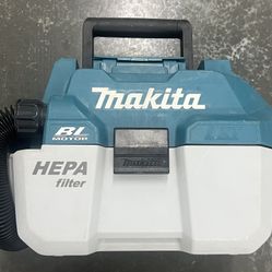 Makita Battery Powered 18 V Vacuum With Charger