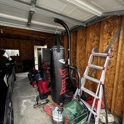 Everlast heavy punching bag with stand
