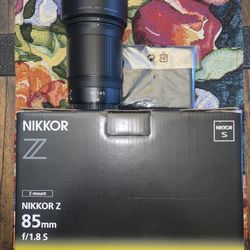 Nikon Z 85mm lens In Mint Condition With Box And Papers