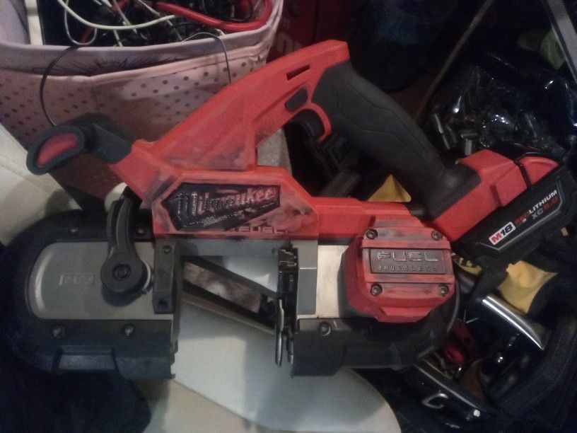 Milwaukee M18 Fuel Brushless Bandsaw with M18 Red Lithium Xc 5.0 Battery