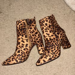Women Boots Size 6 New