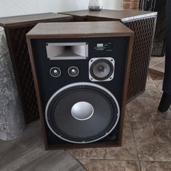 4 Big Woofers 