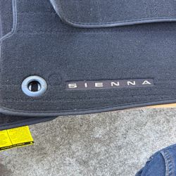 Toyota Sienna 2024 Original Mats