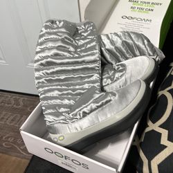OoFos Boots New