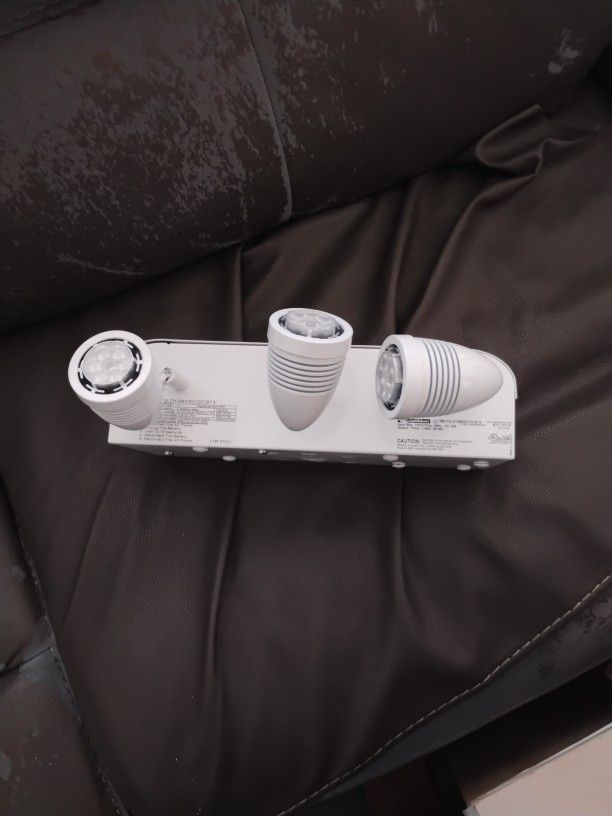 Emergency Lights Still In Box Got 8 Of Them