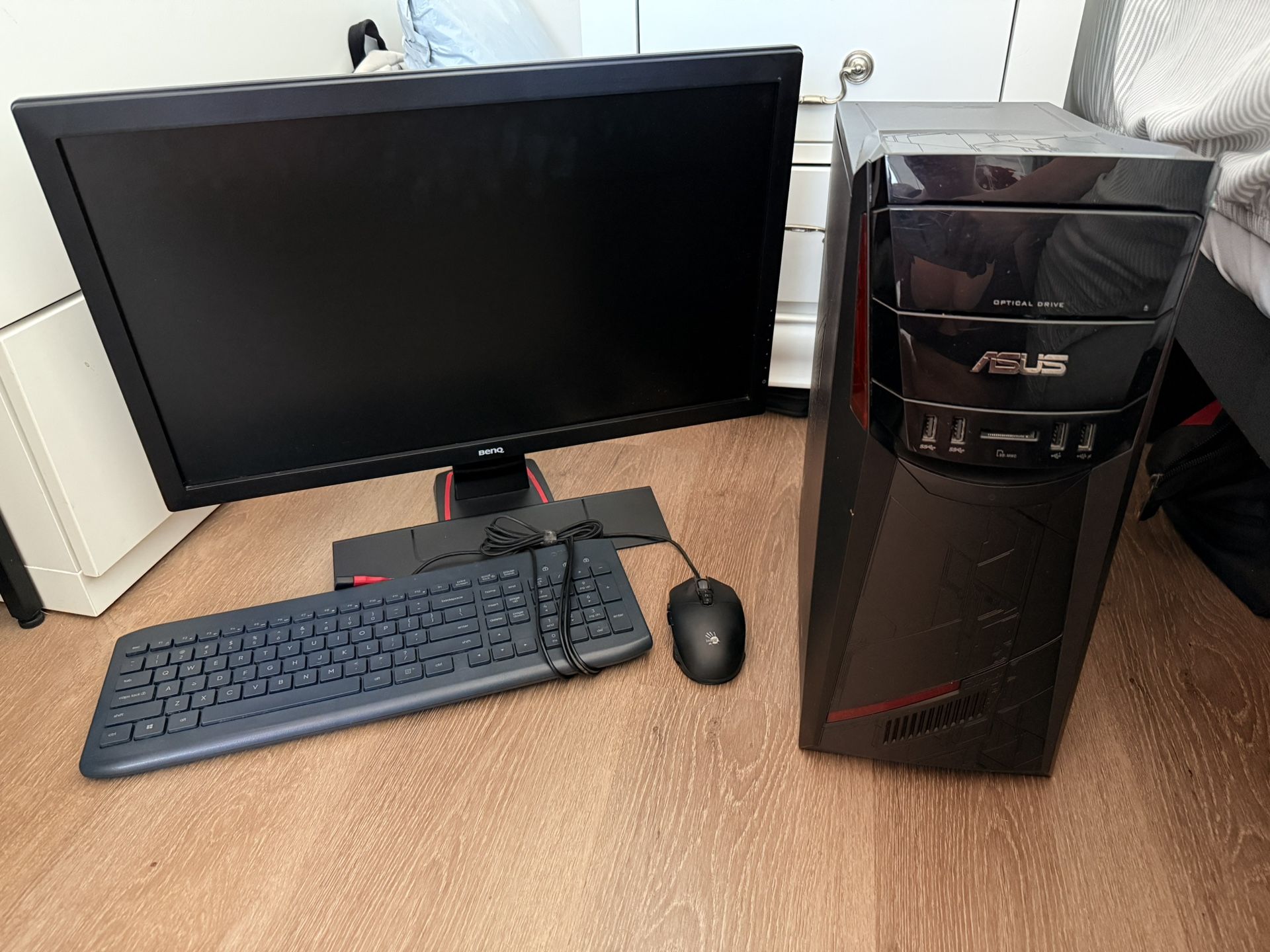 💻 Full Desktop Computer Setup – i7-6700 / GTX TITAN / 2TB SSD / 16GB RAM / 24” Monitor – $350 OBO