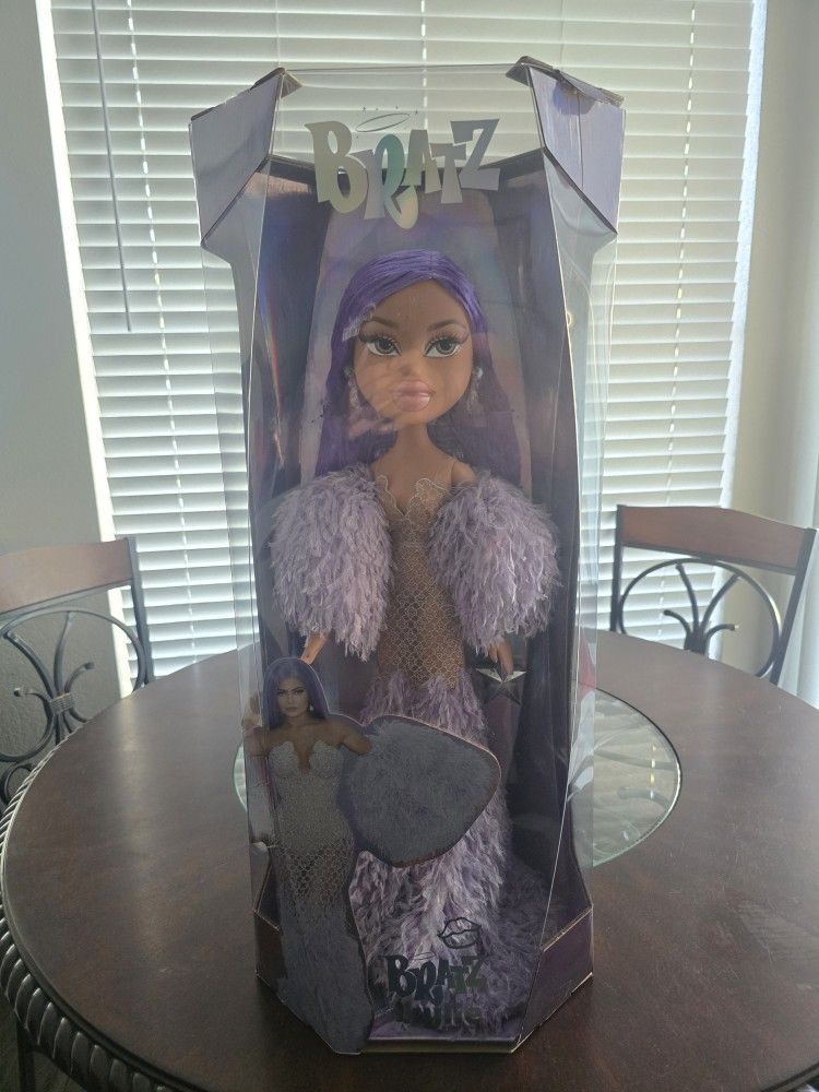 Bratz x Kylie Jenner 24-Inch Large-Scale Fashion Doll