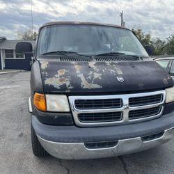 2000 Dodge Ram Van 