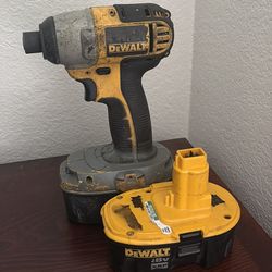 Dewalt drill and 2 battery’s