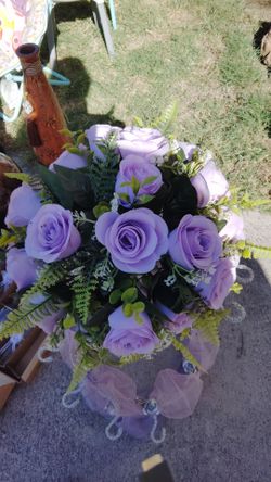 Arreglos de flores y  copas para quince's.