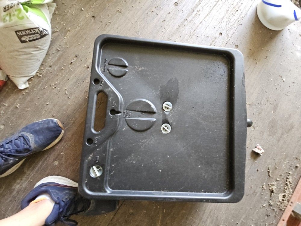 22 Quart Oil Catcher