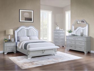 Queen size bed frame new in a box mattress included  we offer same day delivery   Cama Queen size Nueva en Caja Colchon. Incluido entregamos a domicil