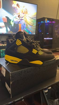 Jordan 4 Thunders