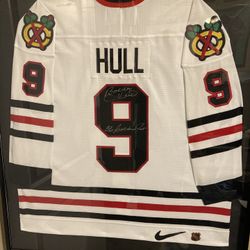 Bobby Hull Signed/Framed Jersey 