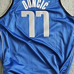Nike XXL Doncic Dallas Mavericks Jersey - New!