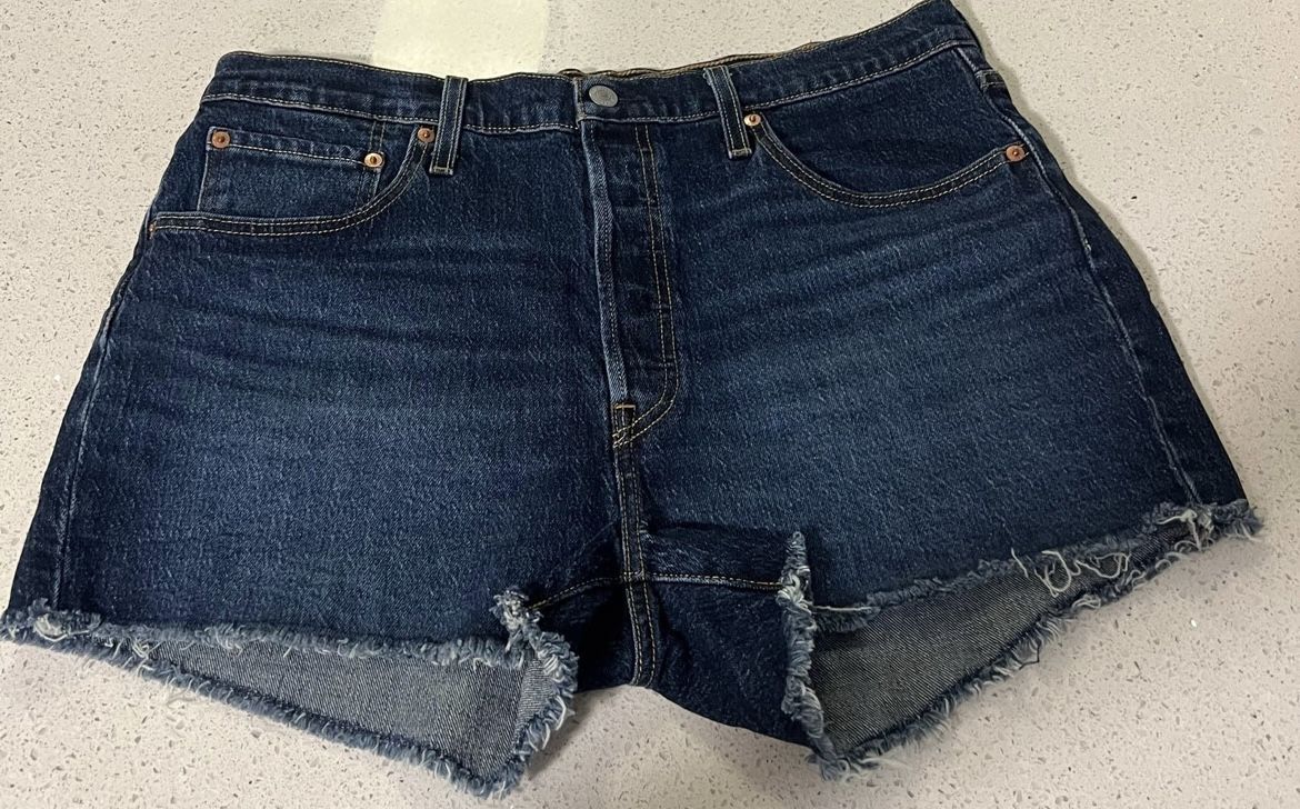 Womens Sz33 Levi Strauss Shorts