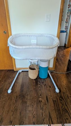 gliding bedside bassinet Halo Bassinet