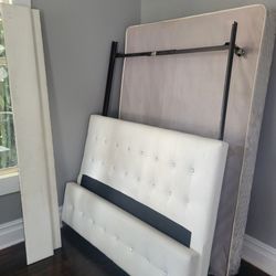 Vendo todo lo que esta en las Fotos en Buen estado y usándolo actualmente, Cama Matrimonial