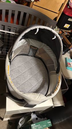 Graco Baby bassinet with sun shade