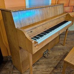 Yamaha M500 Upright Piano- Excellent Condition