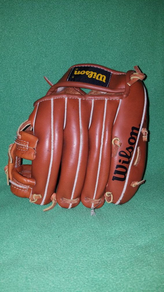 Wilson kids baseball glove