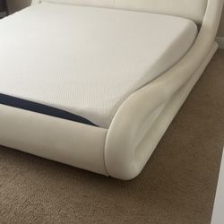 Genuine Italian Leather King Size Bed Frame With Mattress 