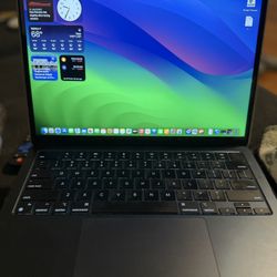 MacBook Air M3 2024