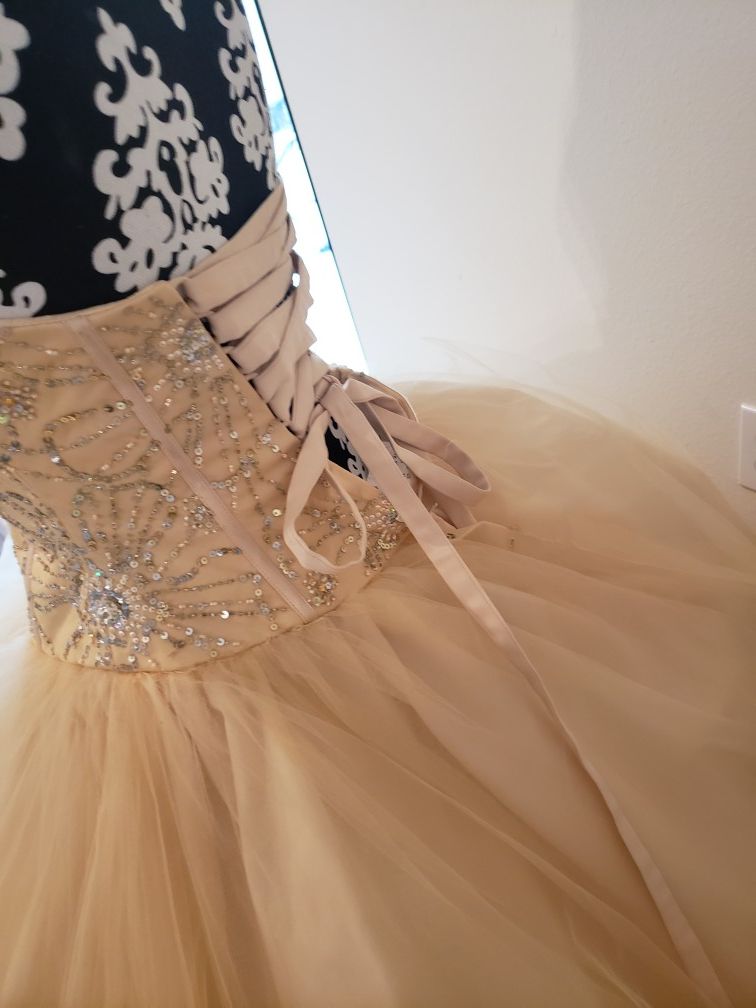 Kinsineta prom dress