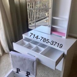 Vanity + Stool + Mirror 