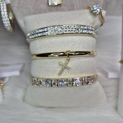 Beautiful High quality jewelry Hypoallergenic waterproof Prices are on The Description