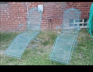 2 Metal Lawnchairs