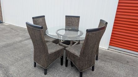 Wicker And Glass Dining Table/ Patio Set With 5 Chairs 
