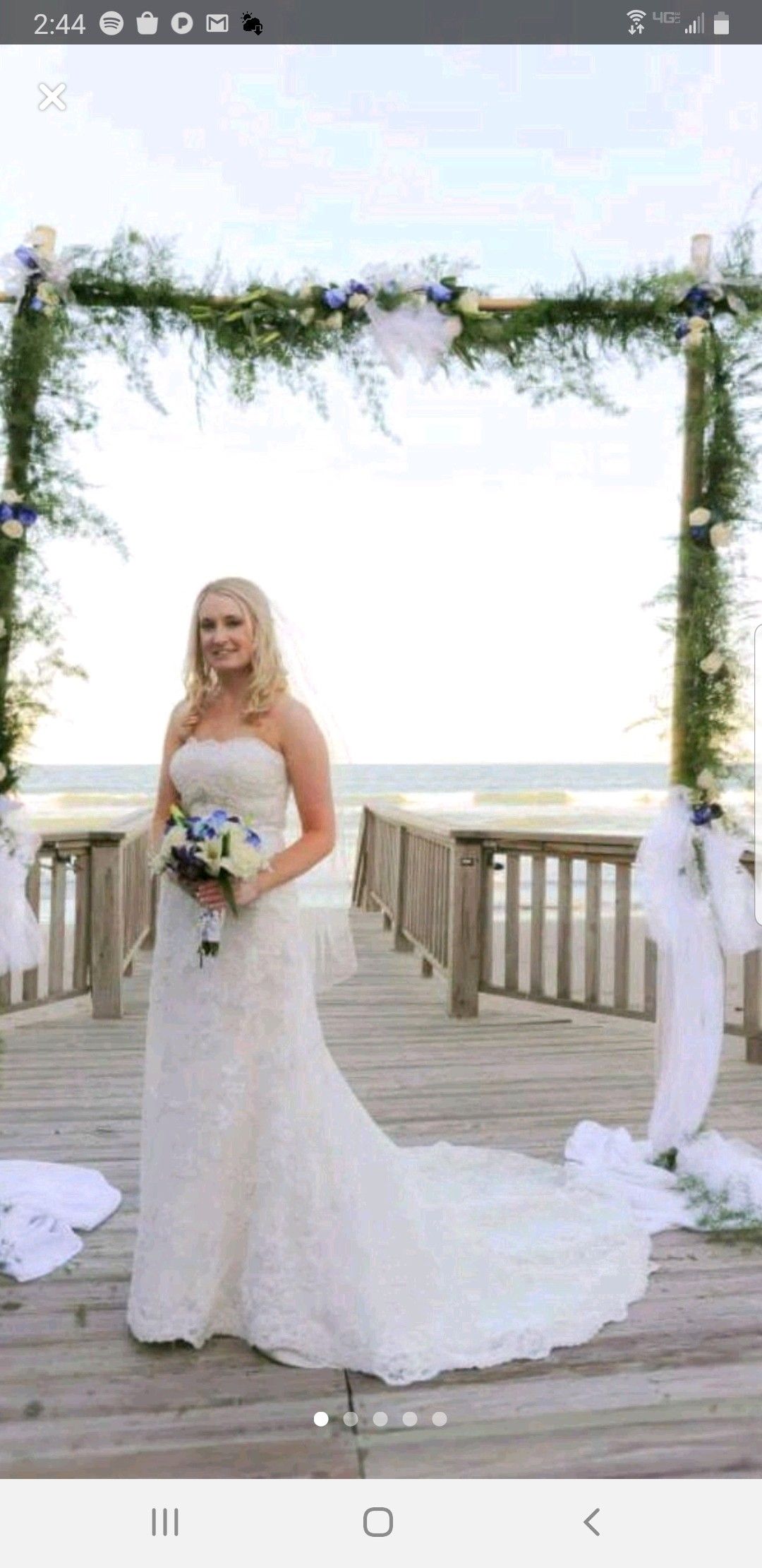 David Tutera gorgeous lace wedding dress with veil includes. Size 4/6