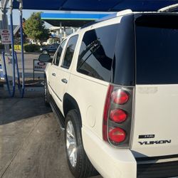 GMC Yukon Denali Awd
