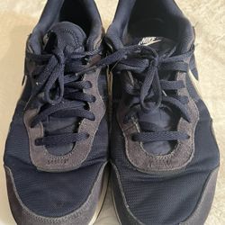 Nike Venture Runner Midnight Navy - CK2944-400 (size 11.5)