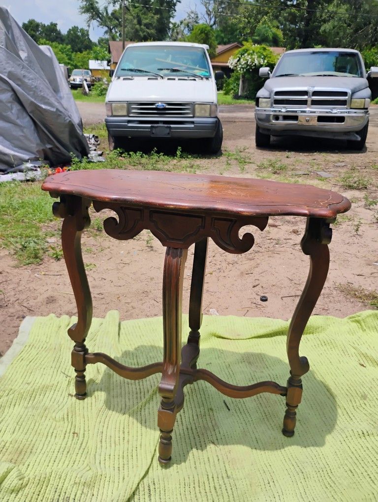 Beautiful Antique Table Excellent Condition $30