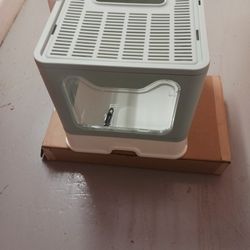 Cat Litter Box Enclosed With Scooper New 