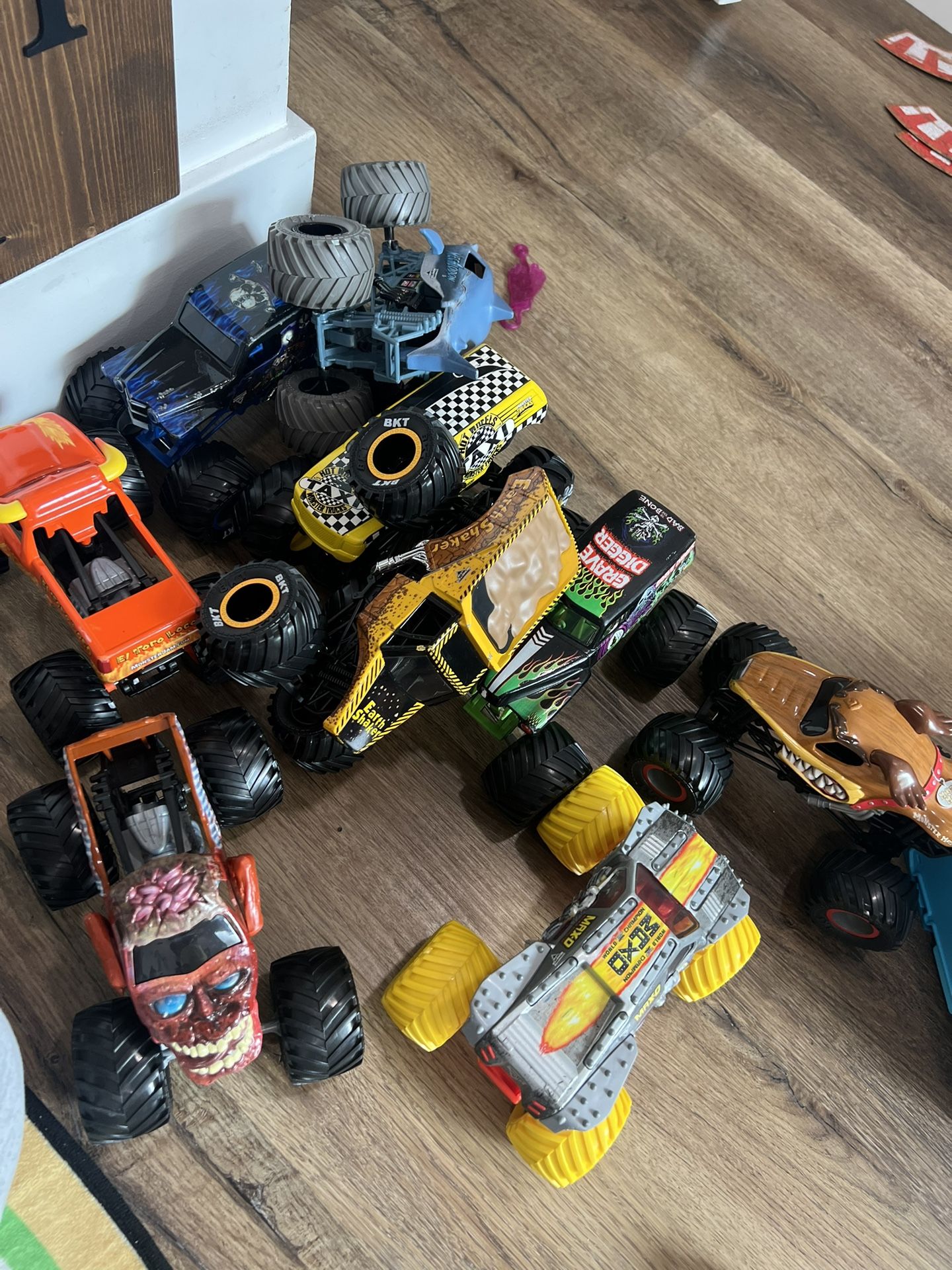 Big Monster Truck 1:64 Scale