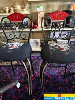 Marilyn Monroe chairs