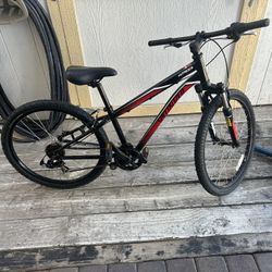 Specialized Hotrock 24 Kids Bike